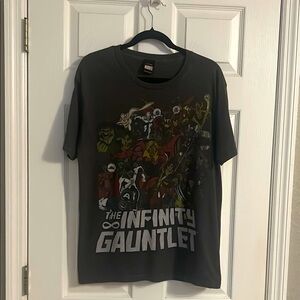 Vntage Marvel Mad Engine Infinity Gauntlet Graphic Tee 
size large